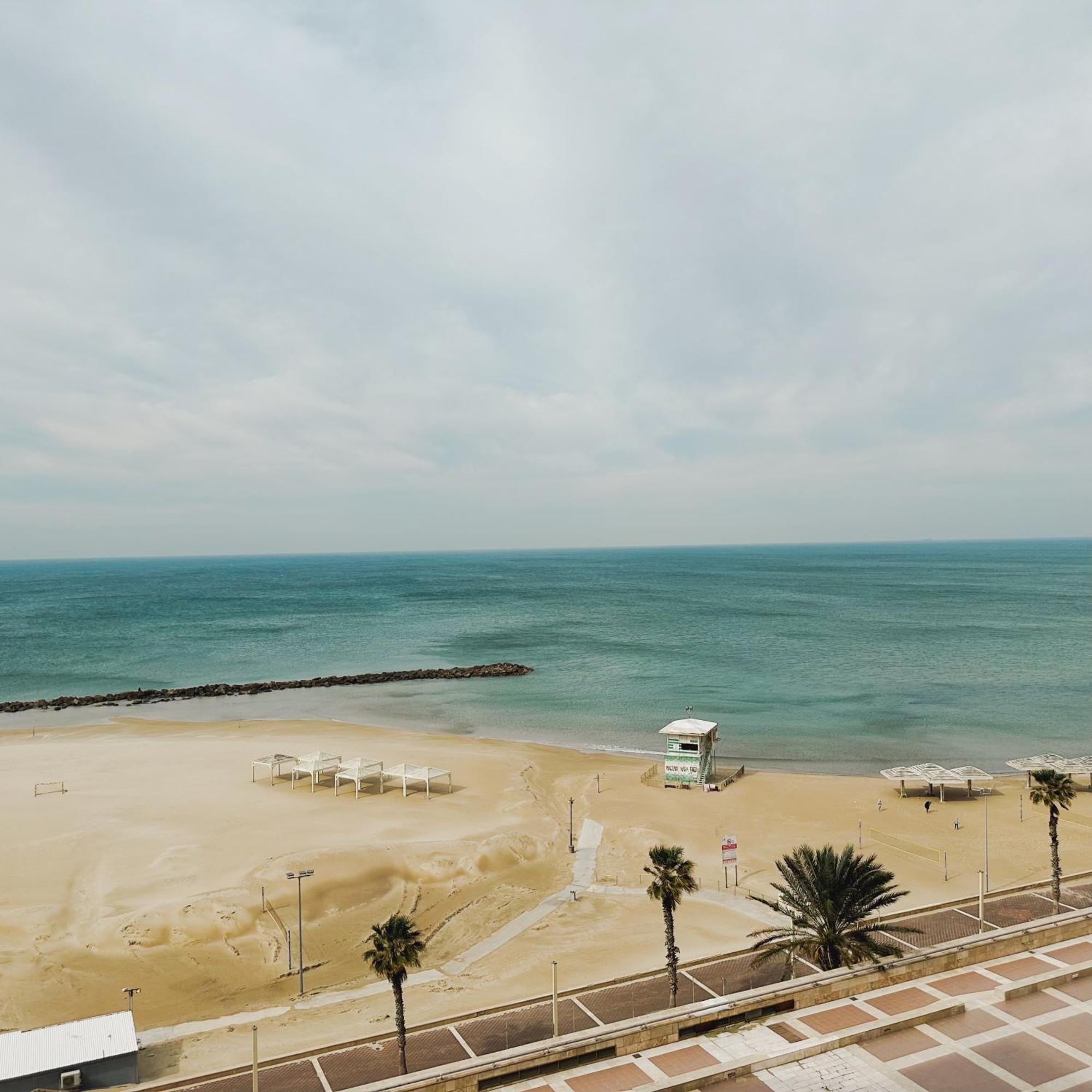 מגדל אלמוג חיפה - דירות "בלו ביץ'" על הים Exterior photo